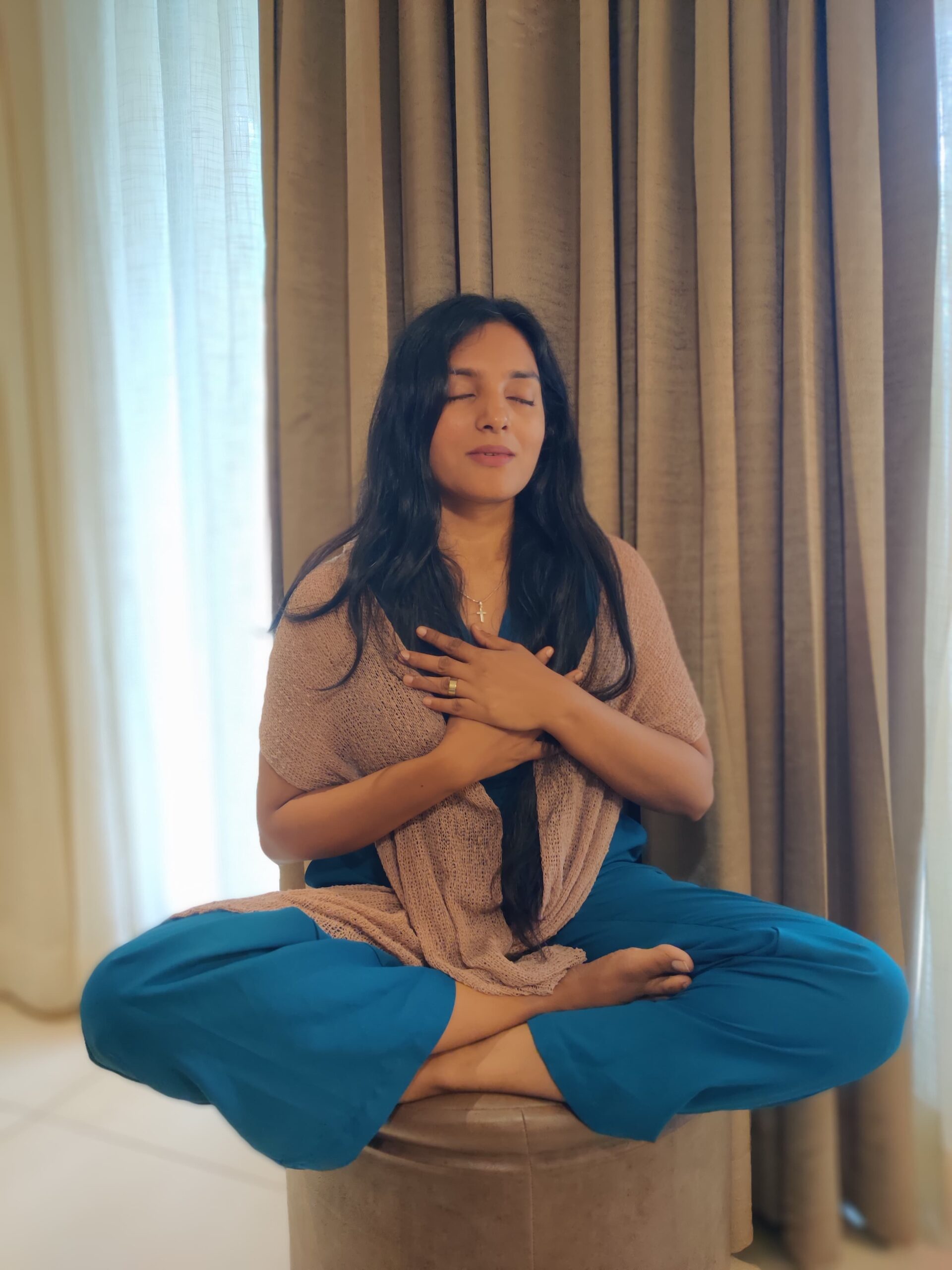 About Psychologist in Mumbai | Online Therapist for Anxiety & Overthinking – Anaita